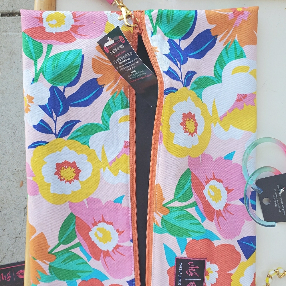Makeup Junkie Large Floral